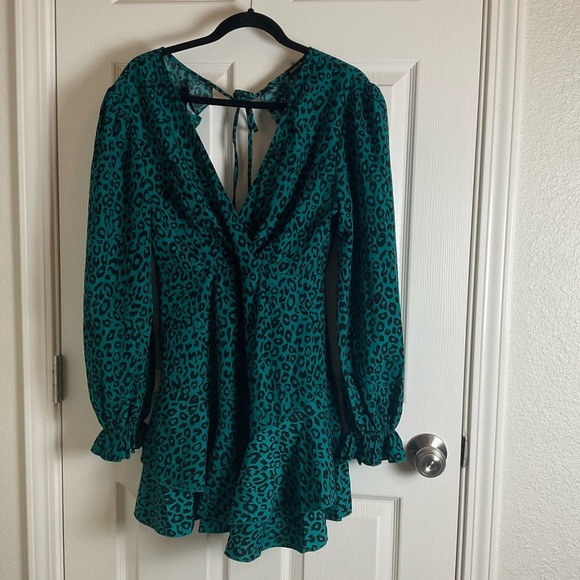 Double Crazy Layered Ruffle Hem
Leopard Dress size medium - Picture 11 of 11